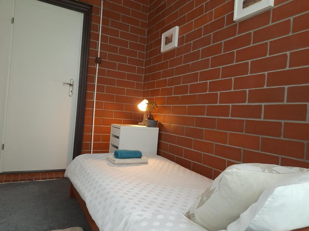 Ochota Forest Guest House Warsawa Bagian luar foto