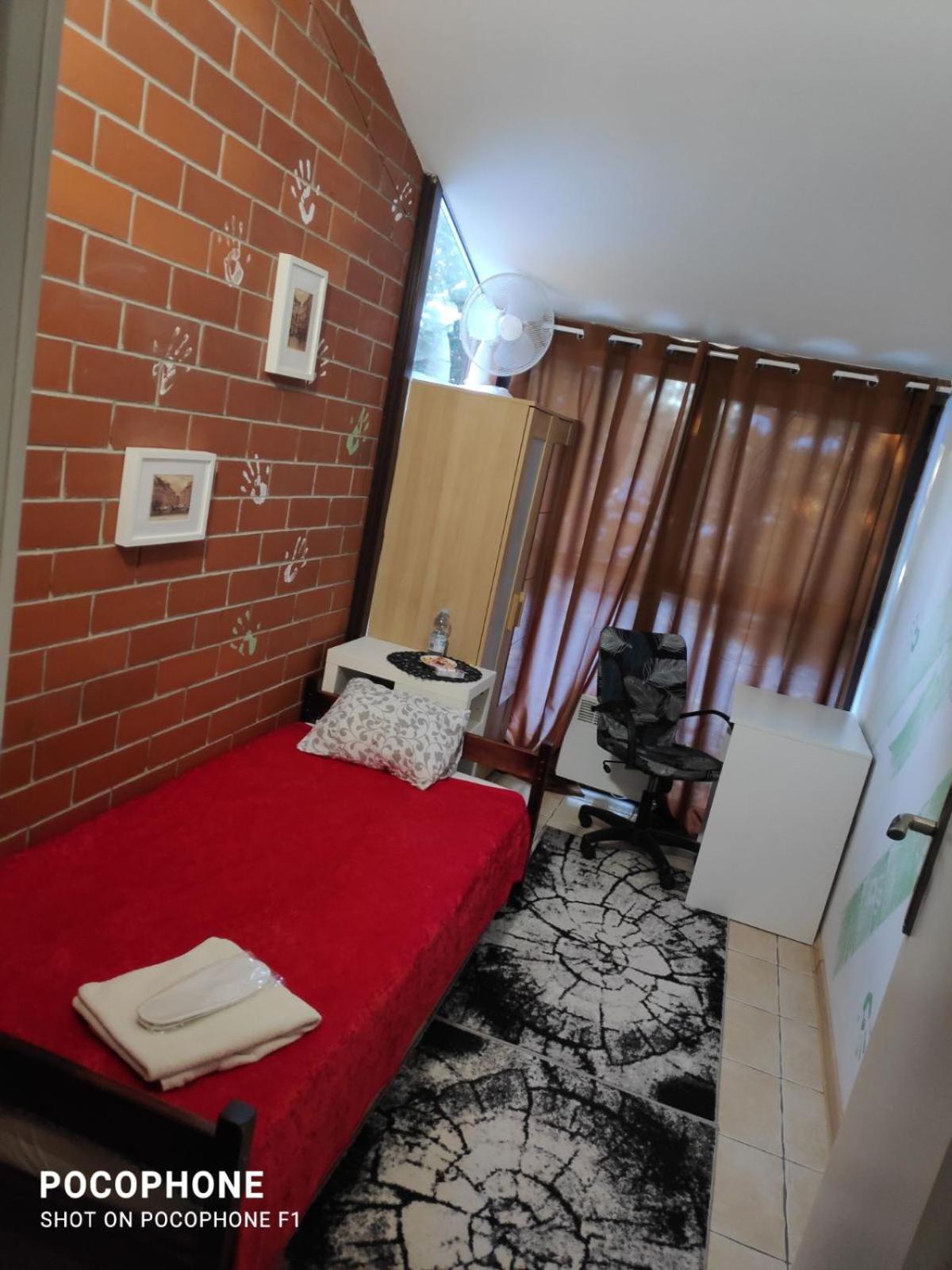 Ochota Forest Guest House Warsawa Bagian luar foto