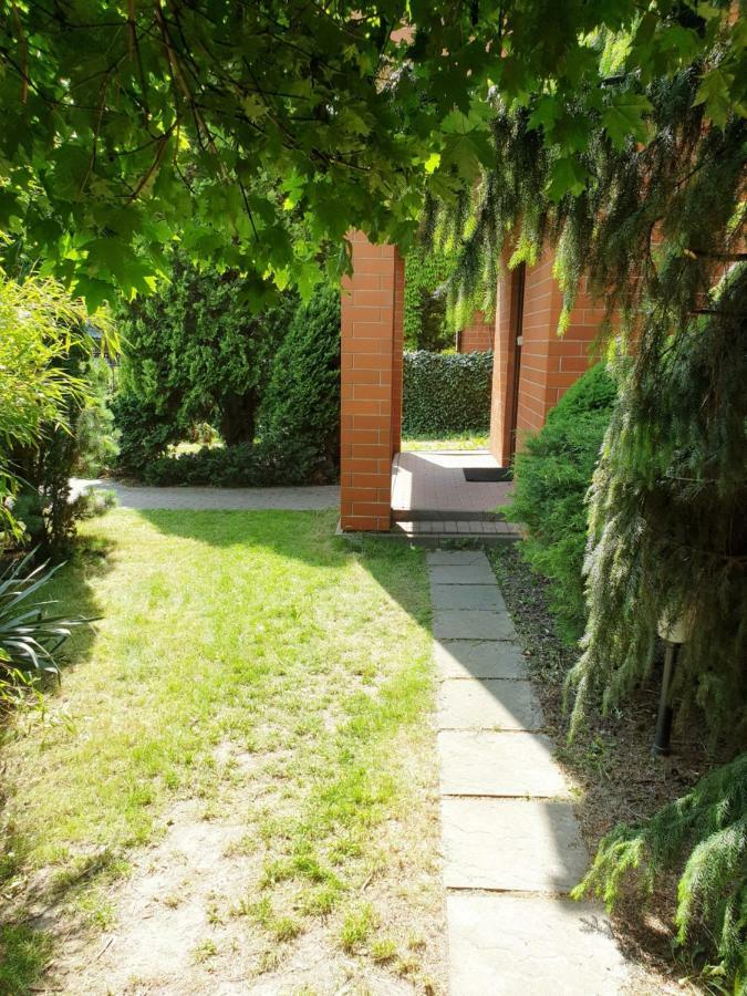 Ochota Forest Guest House Warsawa Bagian luar foto